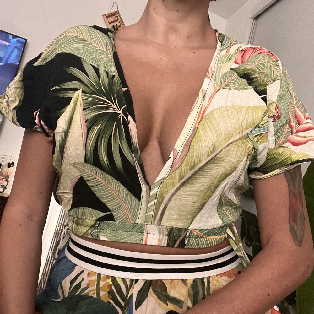 Floral V-Neck Crop Top